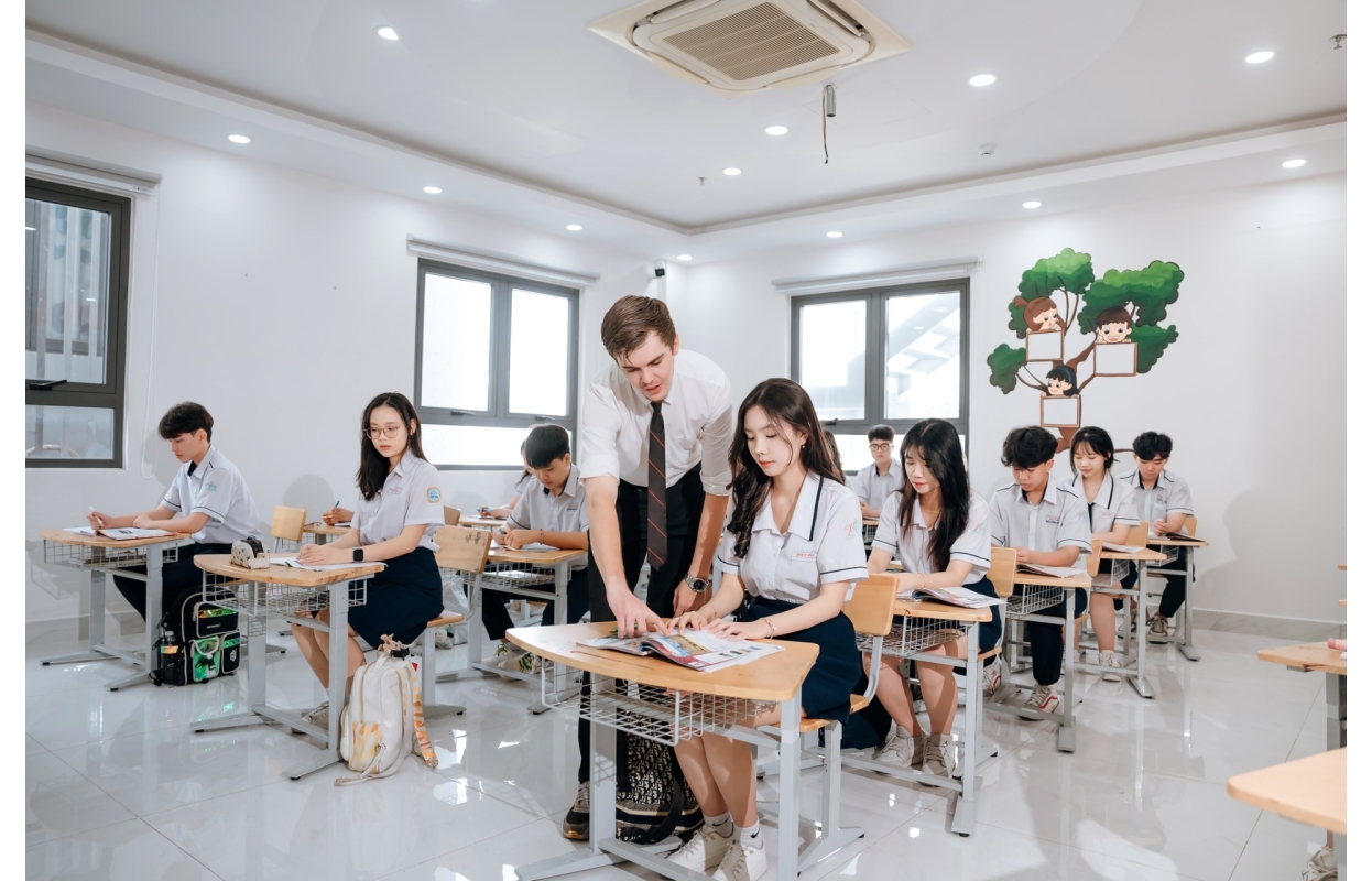 Chụp Ảnh Quảng Cáo Trường THPT Việt Âu