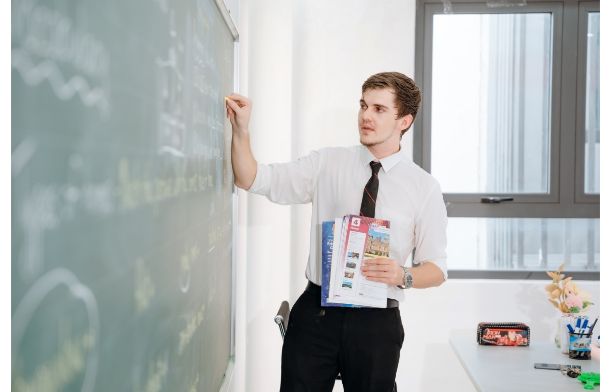 Chụp Ảnh Quảng Cáo Trường THPT Việt Âu