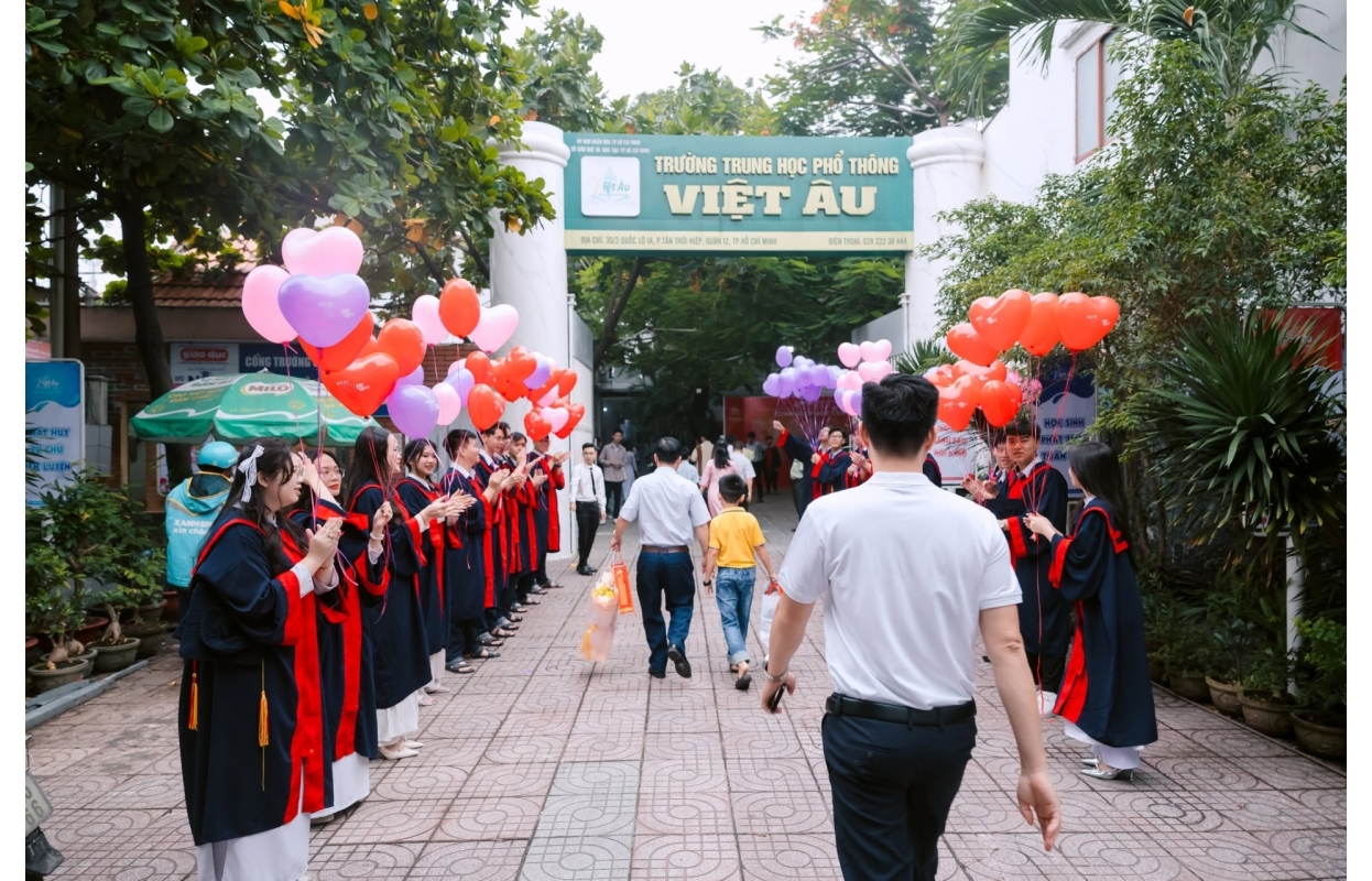 Lễ Trưởng Thành và Tri Ân Trường THPT Việt Âu - "Viết Tiếp Thanh Xuân"