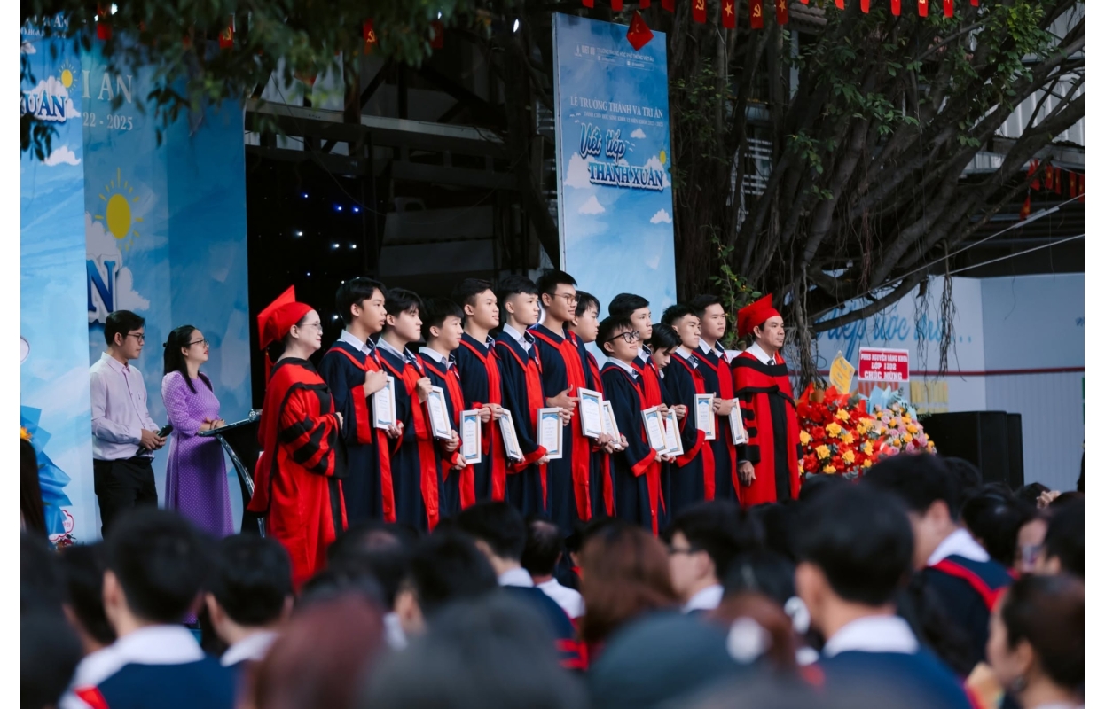 Lễ Trưởng Thành và Tri Ân Trường THPT Việt Âu - "Viết Tiếp Thanh Xuân"