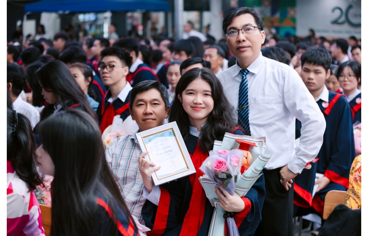 Lễ Trưởng Thành và Tri Ân Trường THPT Việt Âu - "Viết Tiếp Thanh Xuân"