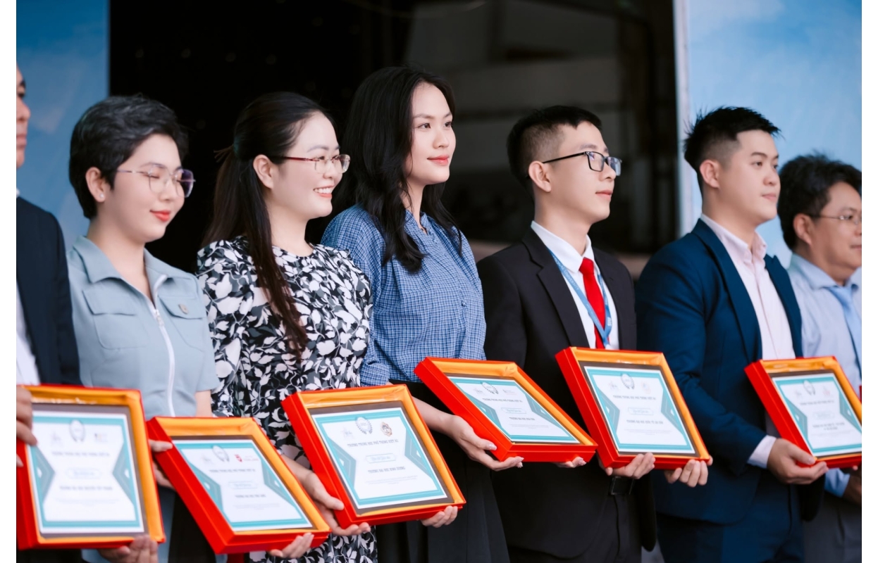 Lễ Trưởng Thành và Tri Ân Trường THPT Việt Âu - "Viết Tiếp Thanh Xuân"