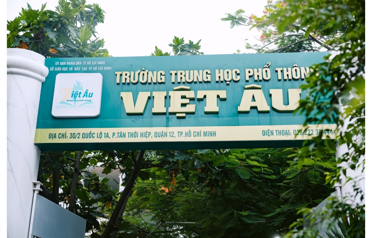 Lễ Trưởng Thành và Tri Ân Trường THPT Việt Âu - "Viết Tiếp Thanh Xuân"