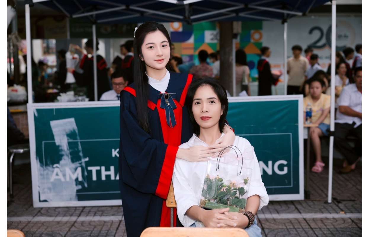 Lễ Trưởng Thành và Tri Ân Trường THPT Việt Âu - "Viết Tiếp Thanh Xuân"