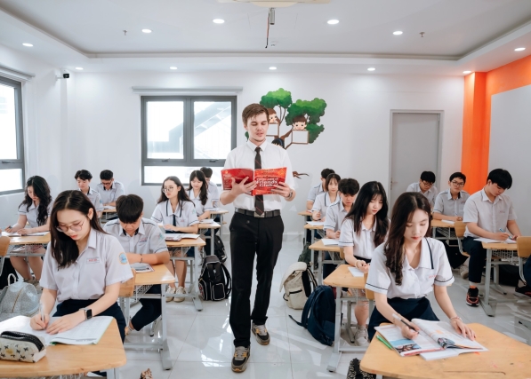 Chụp Ảnh Quảng Cáo Trường THPT Việt Âu